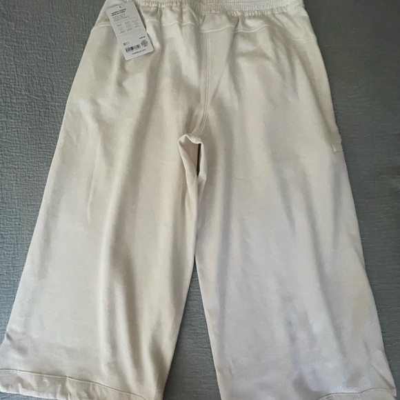 Athleta TRIUMPH HYBRID WIDE LEG CROP - Picture 5 of 7